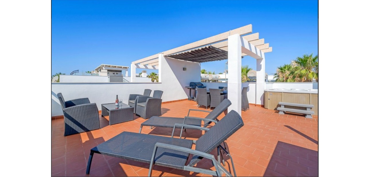 Sale - Apartment / flat -
Punta Prima