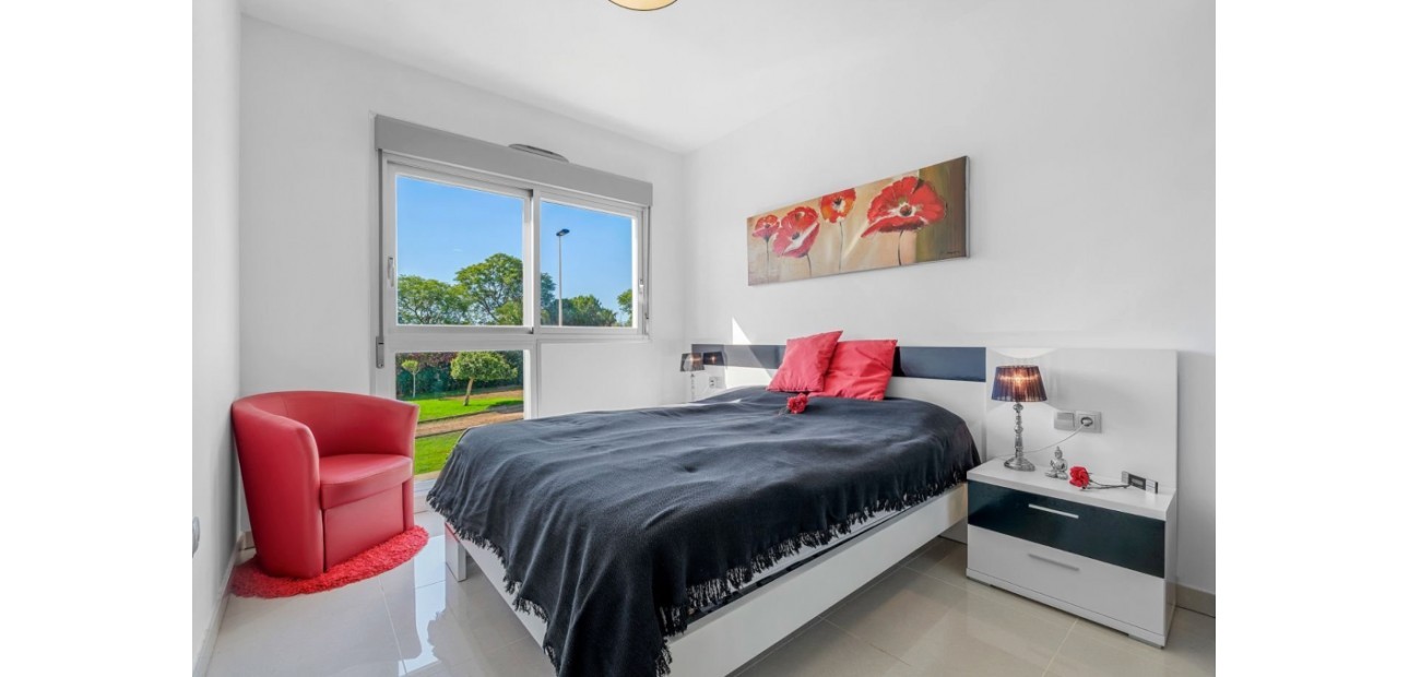 Sale - Apartment / flat -
Punta Prima