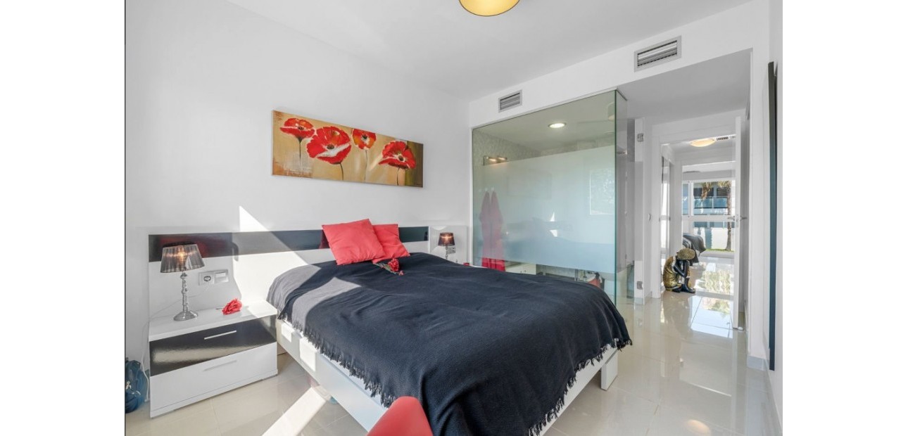 Sale - Apartment / flat -
Punta Prima