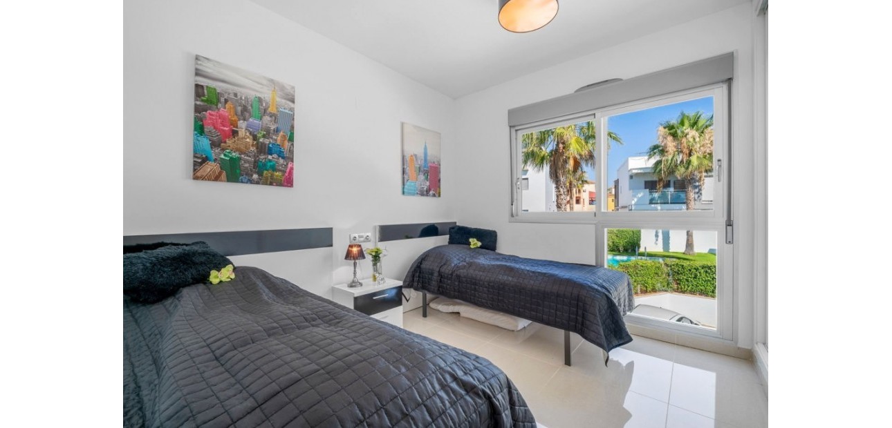 Sale - Apartment / flat -
Punta Prima