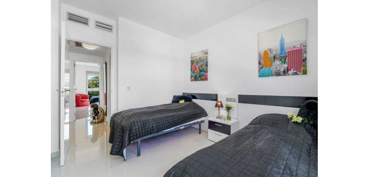 Sale - Apartment / flat -
Punta Prima