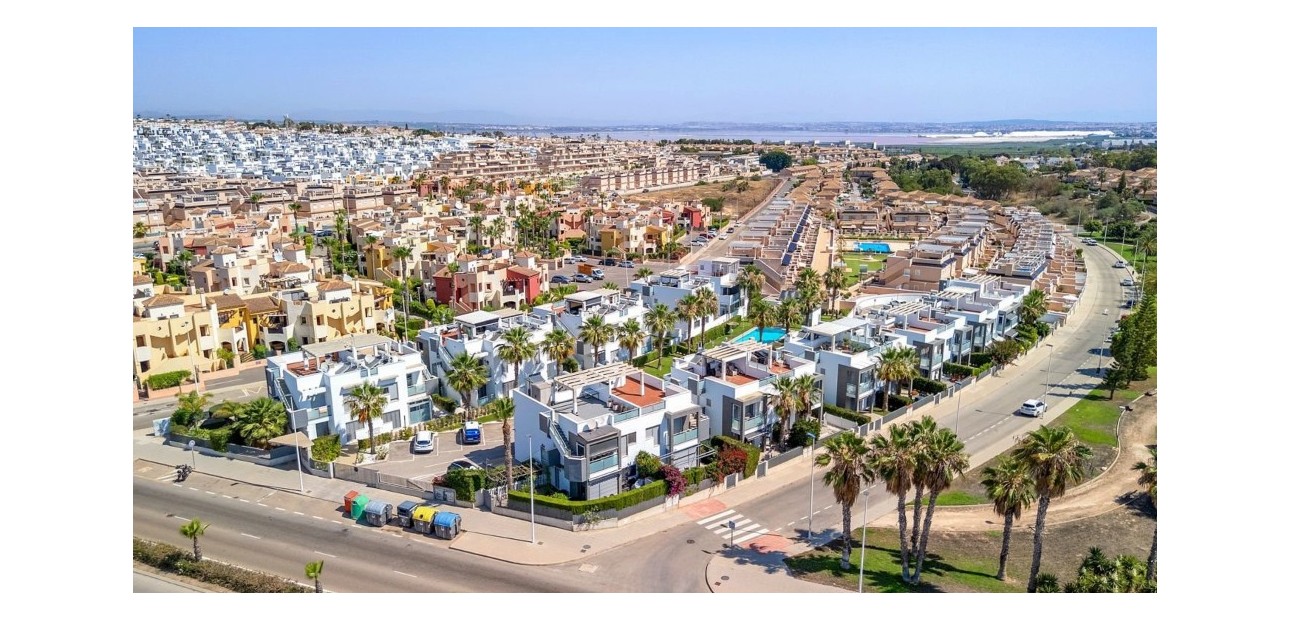 Sale - Apartment / flat -
Punta Prima