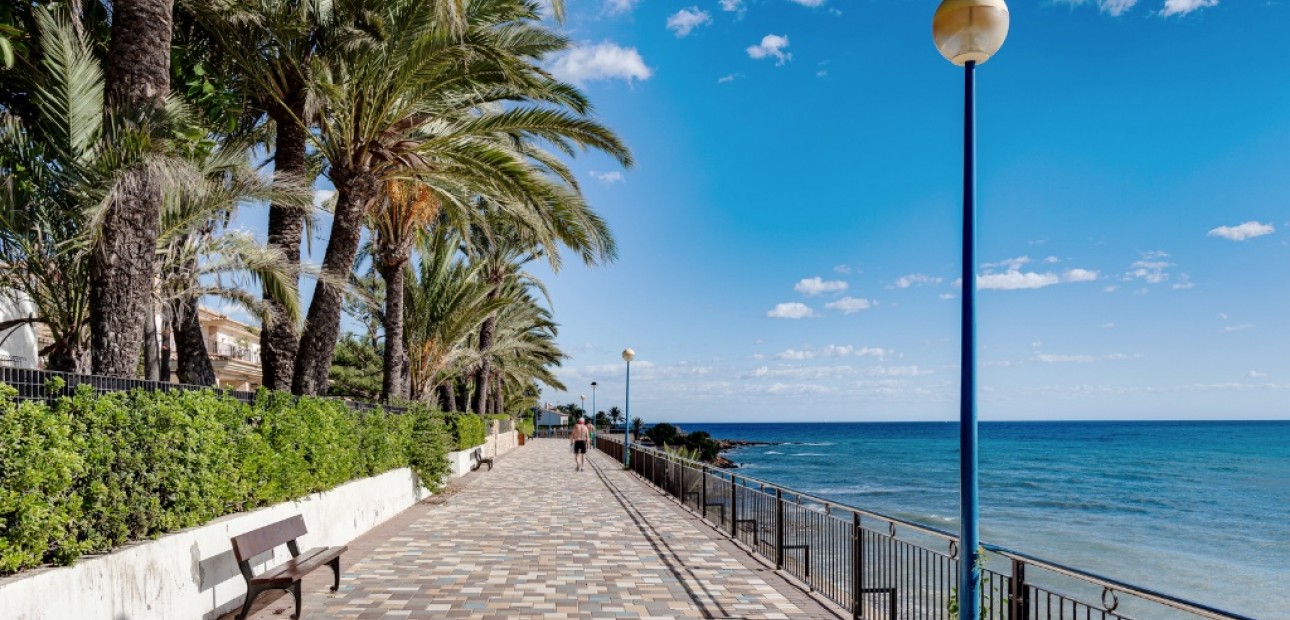 Sale - Apartment / flat -
Punta Prima