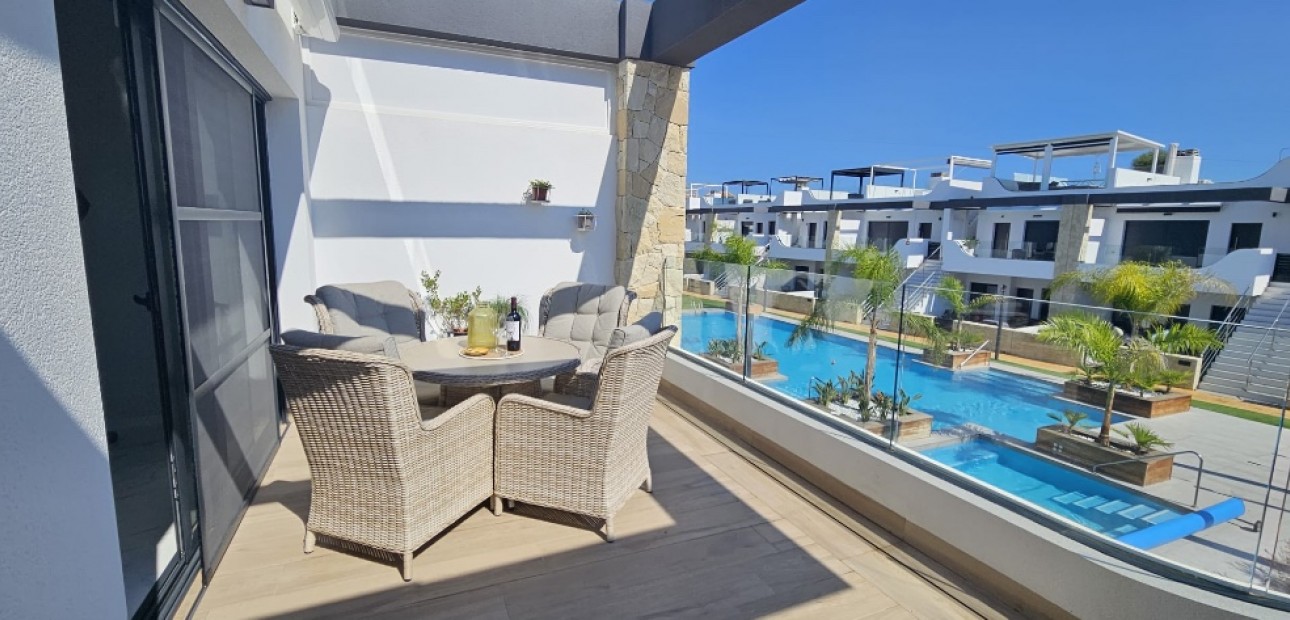 Venta - Apartamento / piso -
Punta Prima
