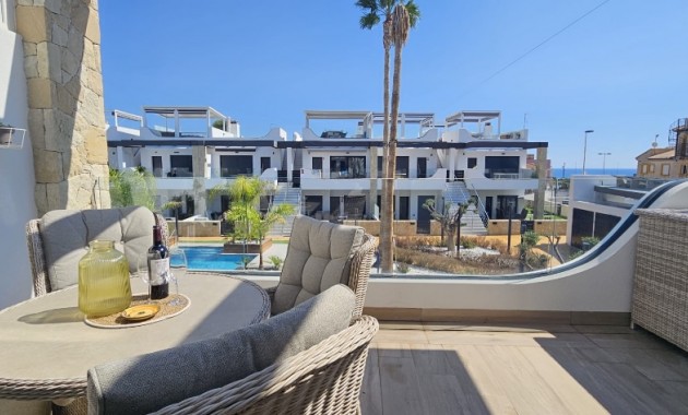 Venta - Apartamento / piso -
Punta Prima