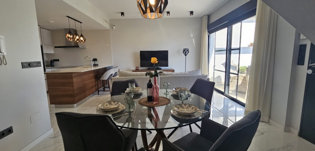 Venta - Apartamento / piso -
Punta Prima