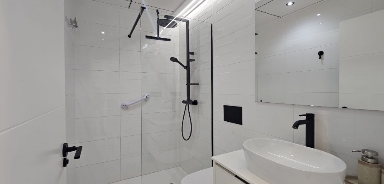 Venta - Apartamento / piso -
Punta Prima