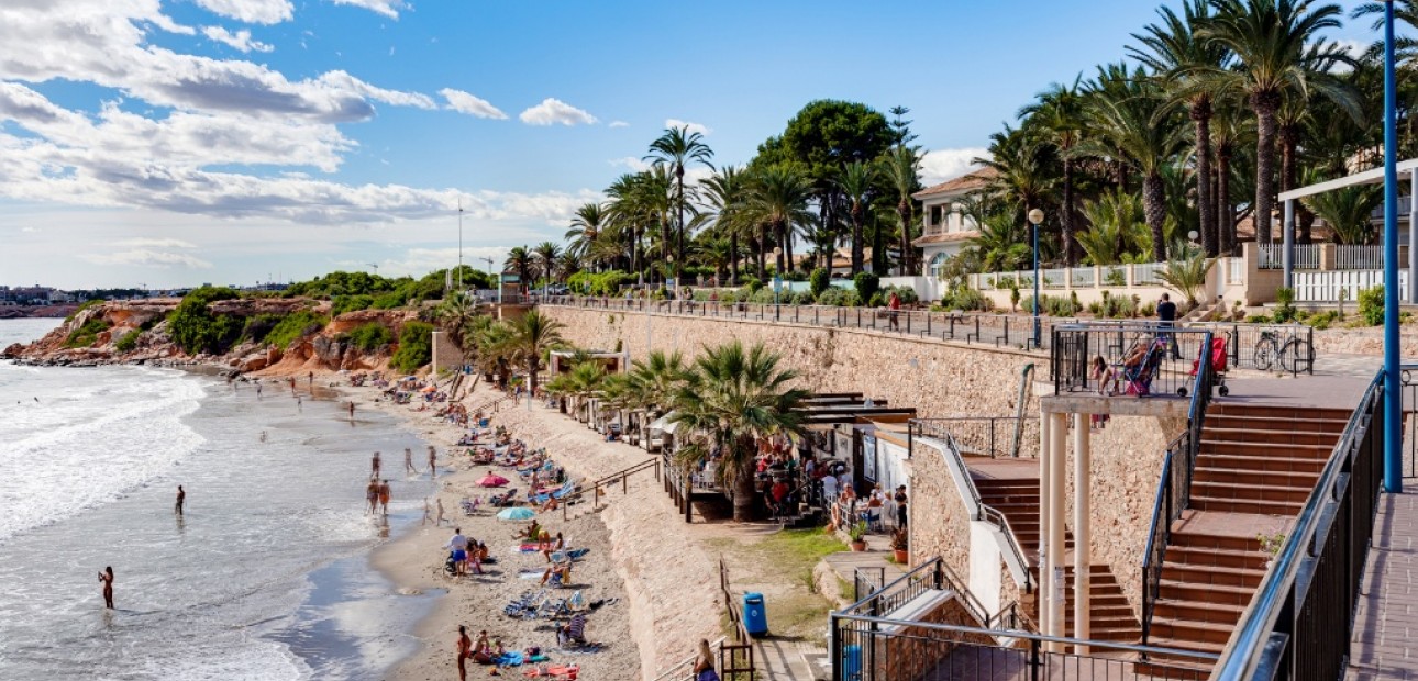 Venta - Apartamento / piso -
Punta Prima