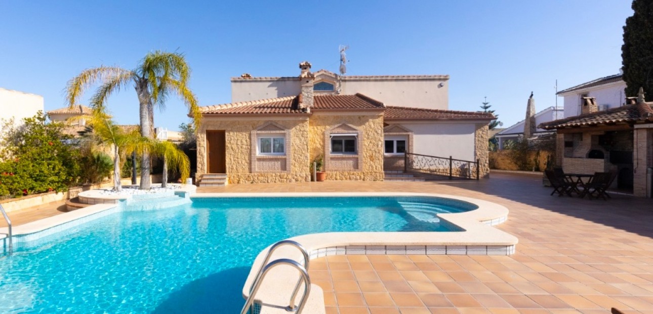 Herverkoop - Villa -
Torrevieja - Los altos