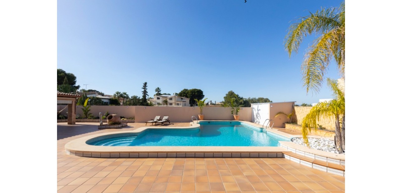 Sale - Villa -
Torrevieja - Los altos