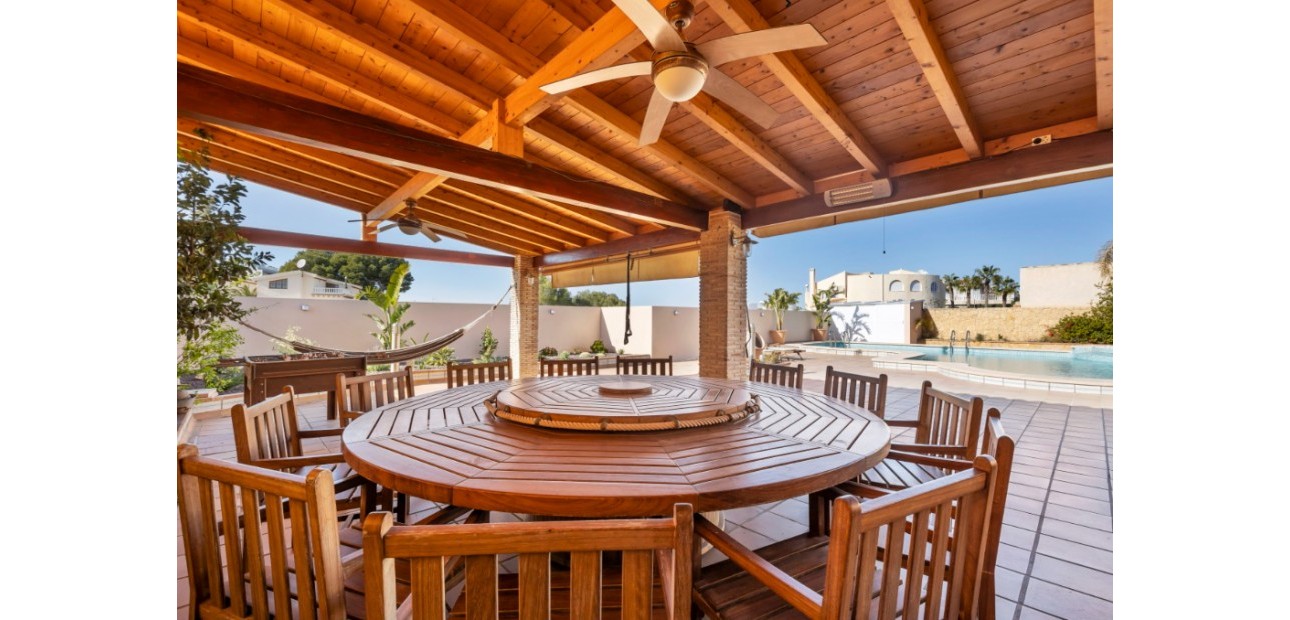 Sale - Villa -
Torrevieja - Los altos
