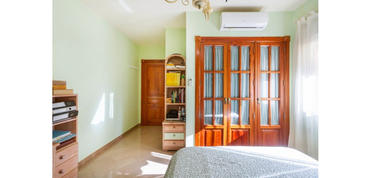 Sale - Villa -
Torrevieja - Los altos