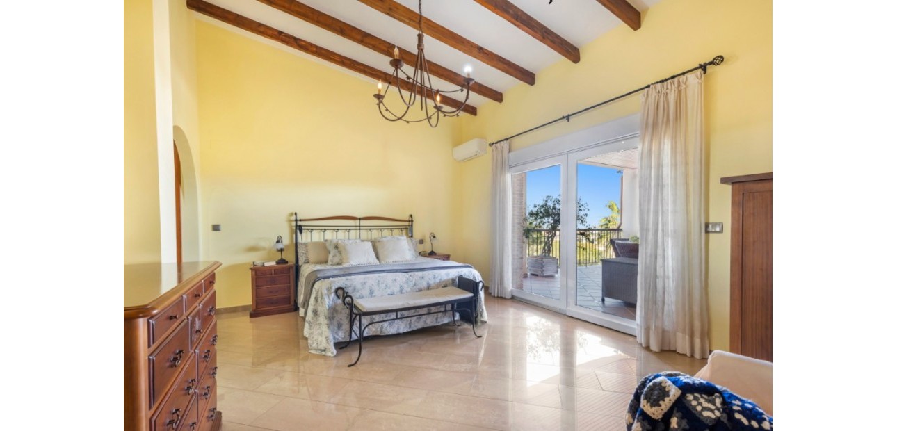 Sale - Villa -
Torrevieja - Los altos