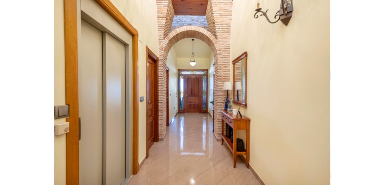 Sale - Villa -
Torrevieja - Los altos