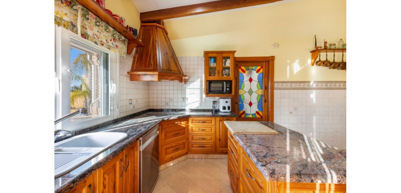 Sale - Villa -
Torrevieja - Los altos