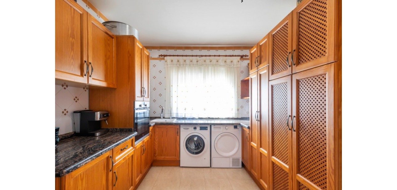 Sale - Villa -
Torrevieja - Los altos