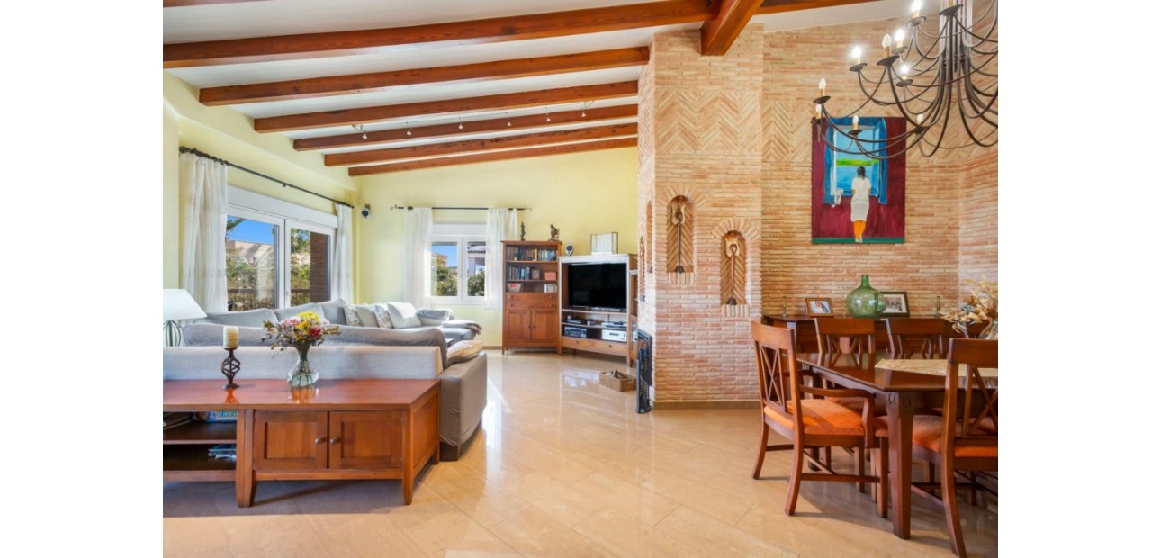 Sale - Villa -
Torrevieja - Los altos