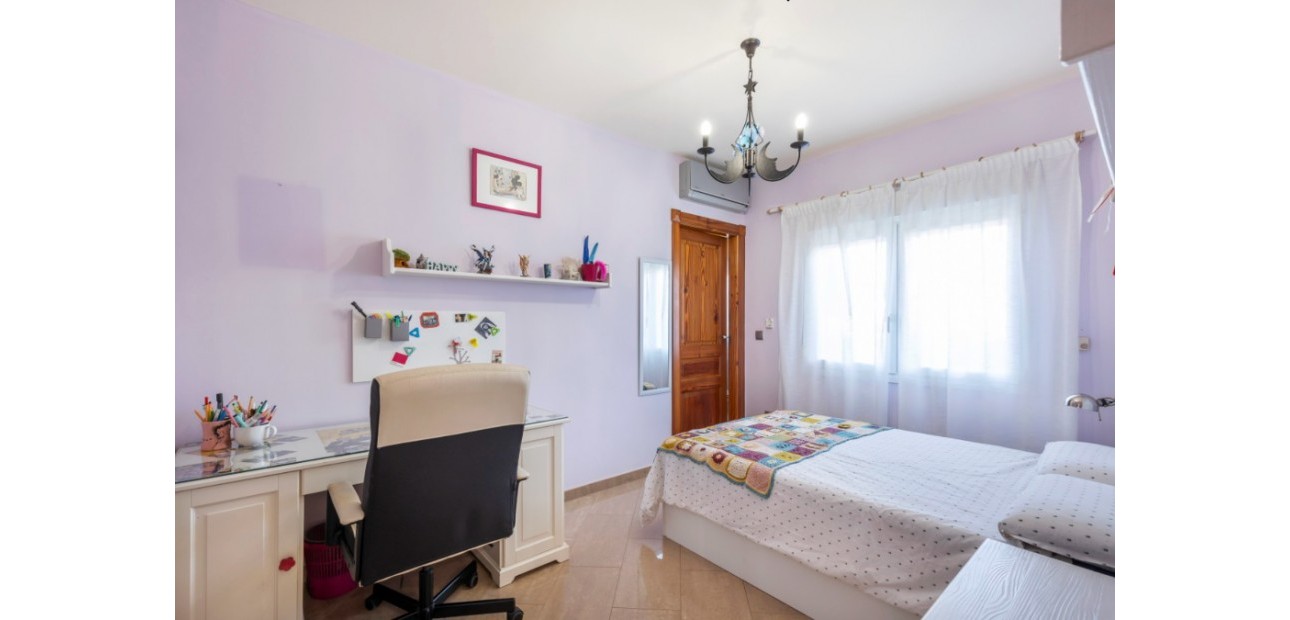 Sale - Villa -
Torrevieja - Los altos