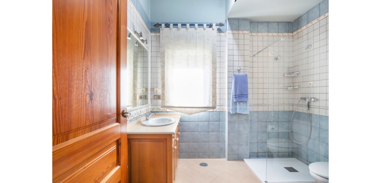 Sale - Villa -
Torrevieja - Los altos