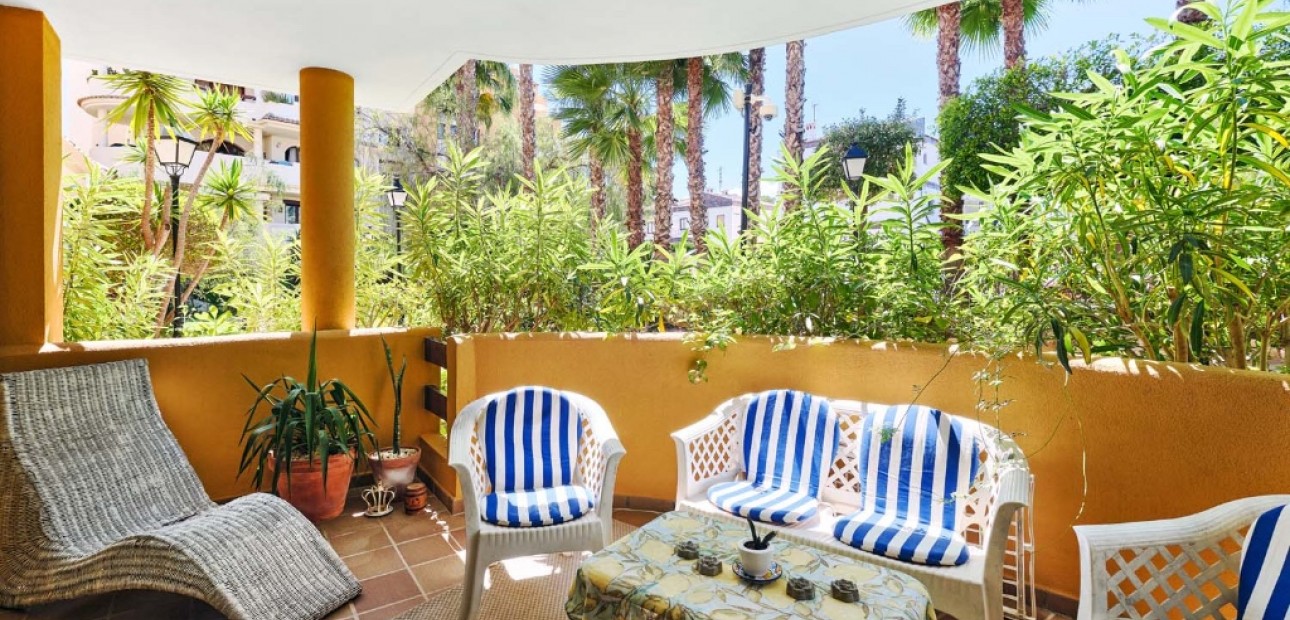 Sale - Apartment / flat -
Punta Prima