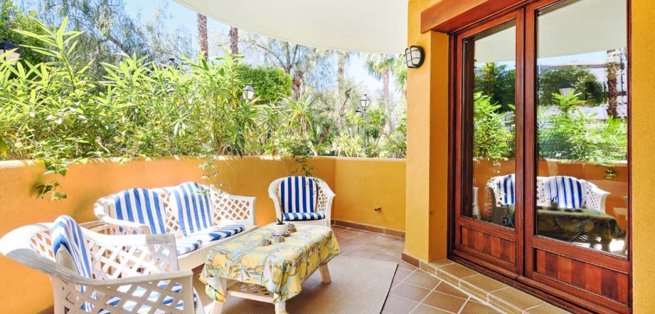 Sale - Apartment / flat -
Punta Prima