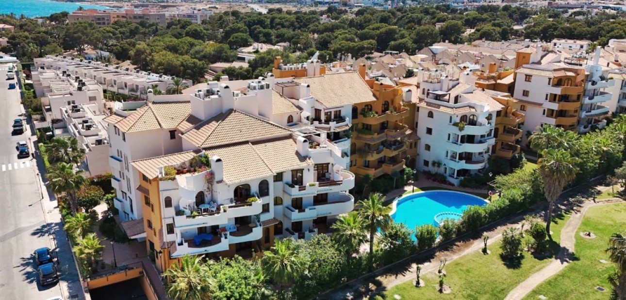 Sale - Apartment / flat -
Punta Prima