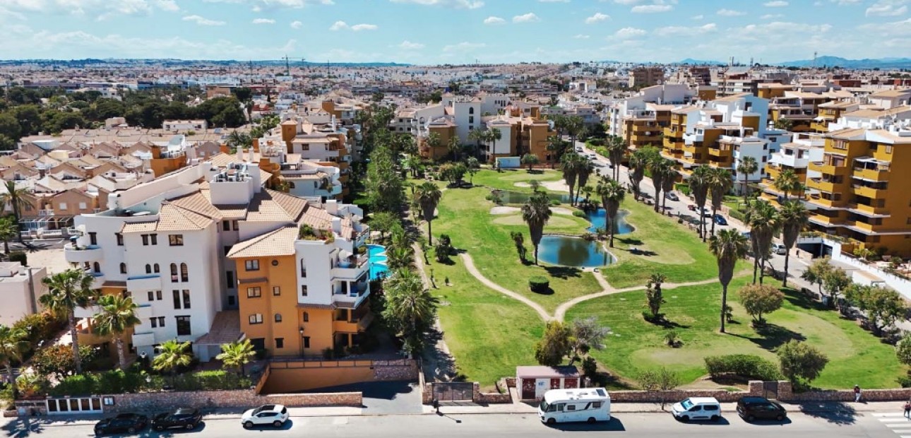 Sale - Apartment / flat -
Punta Prima