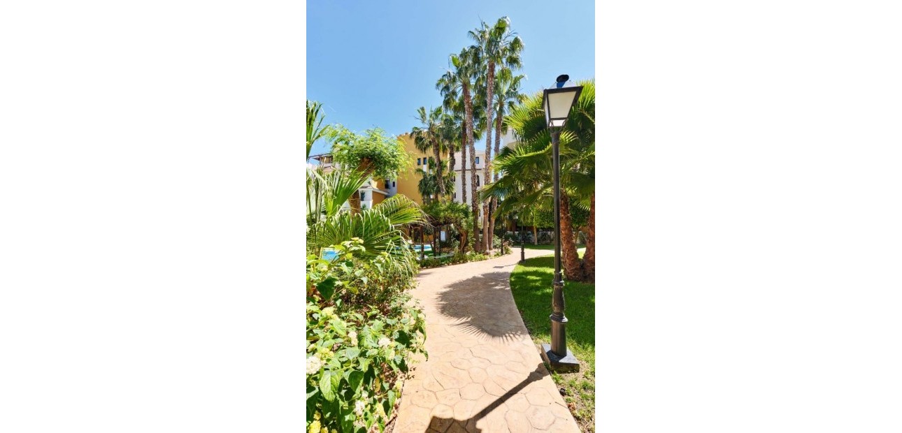 Sale - Apartment / flat -
Punta Prima