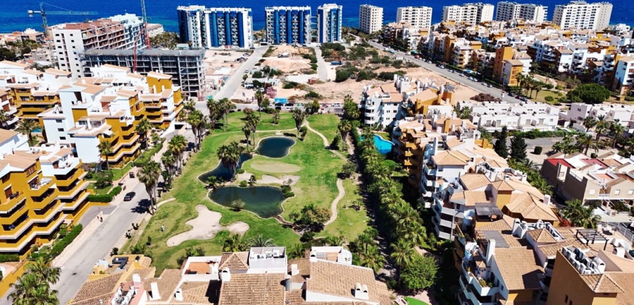 Sale - Apartment / flat -
Punta Prima