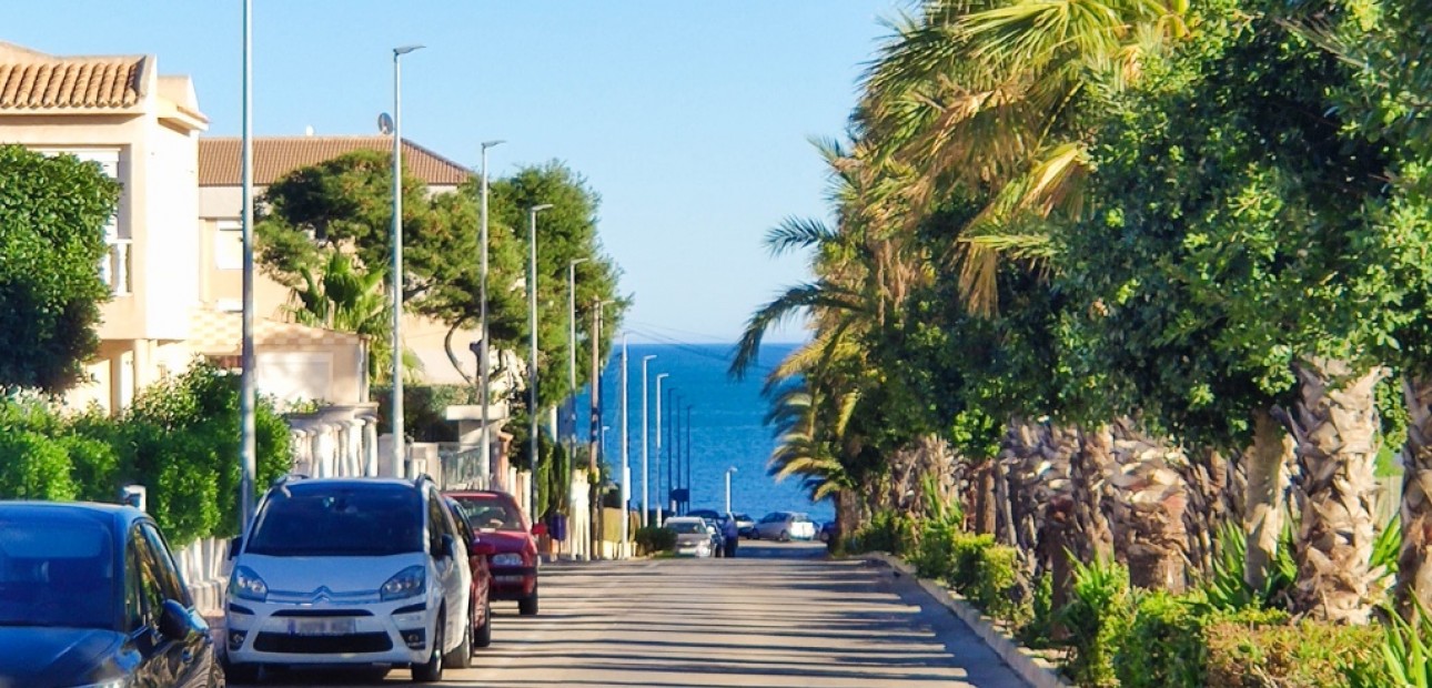 Sale - Apartment / flat -
Punta Prima