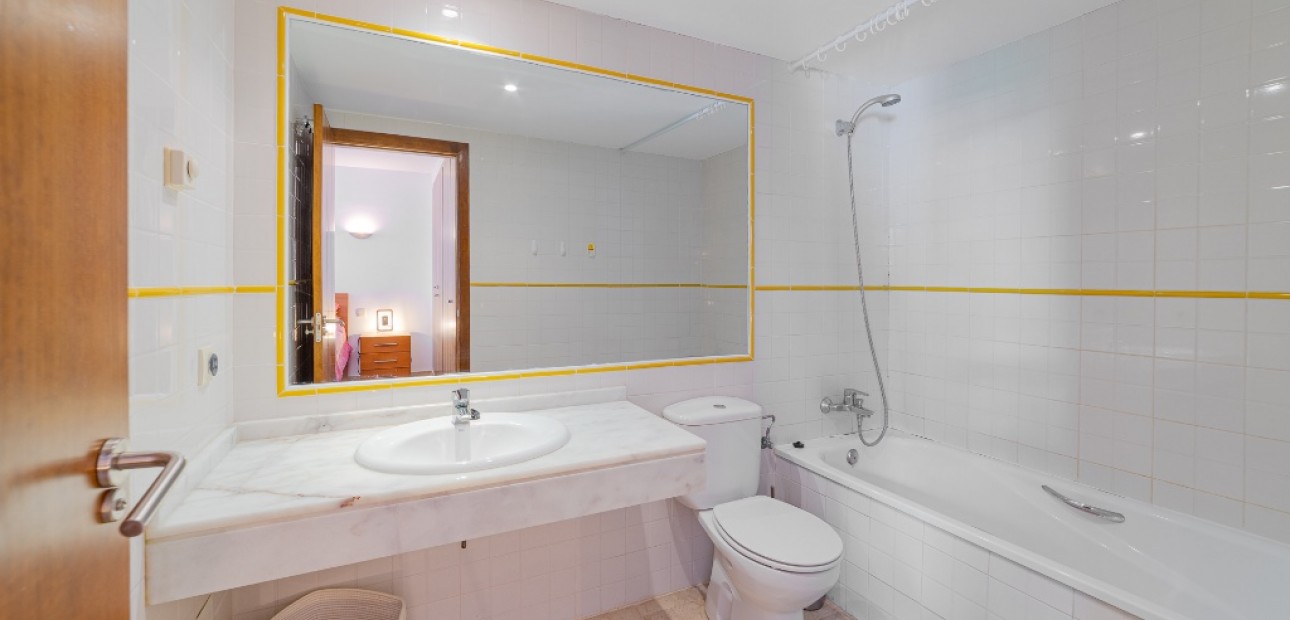 Sale - Apartment / flat -
Punta Prima