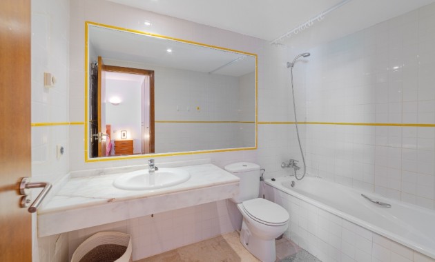 Sale - Apartment / flat -
Punta Prima