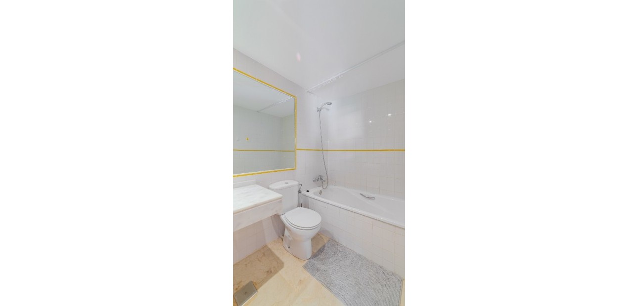 Sale - Apartment / flat -
Punta Prima