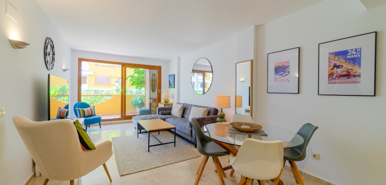 Sale - Apartment / flat -
Punta Prima