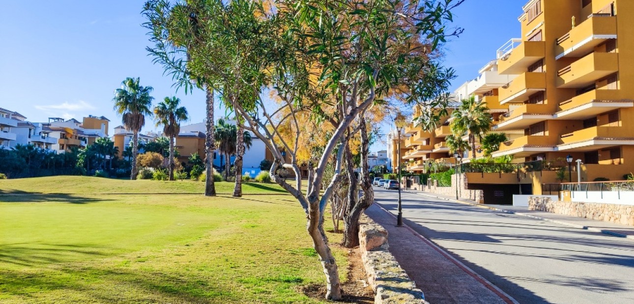 Sale - Apartment / flat -
Punta Prima