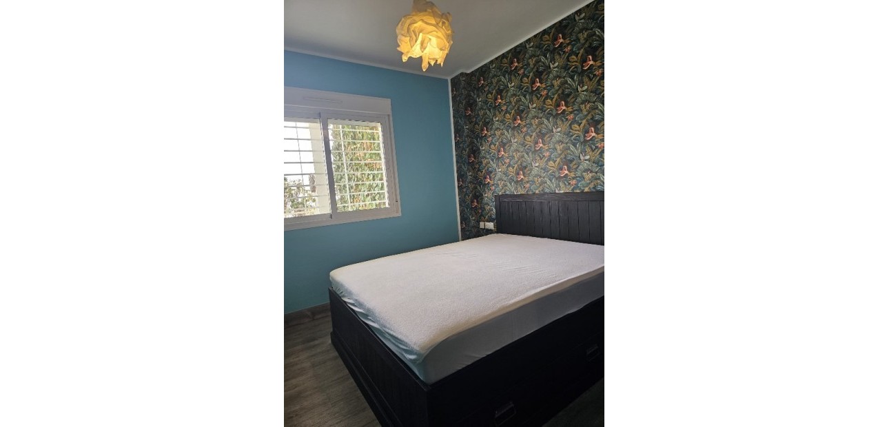 Sale - Apartment / flat -
Punta Prima