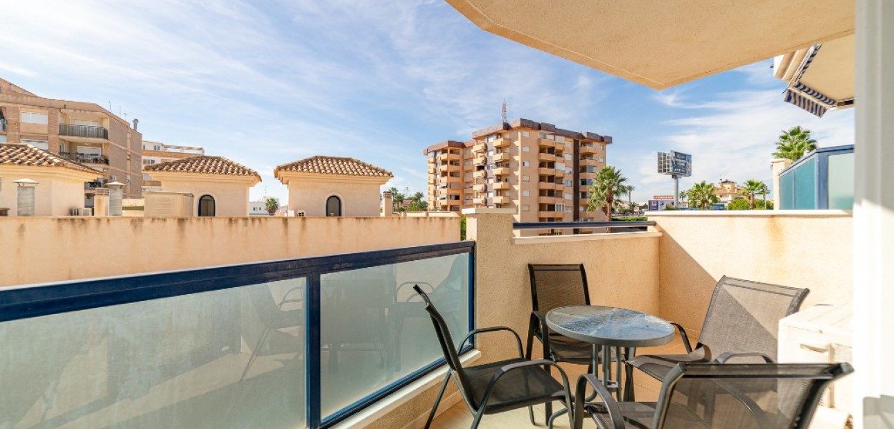 Venta - Apartamento / piso -
La Zenia