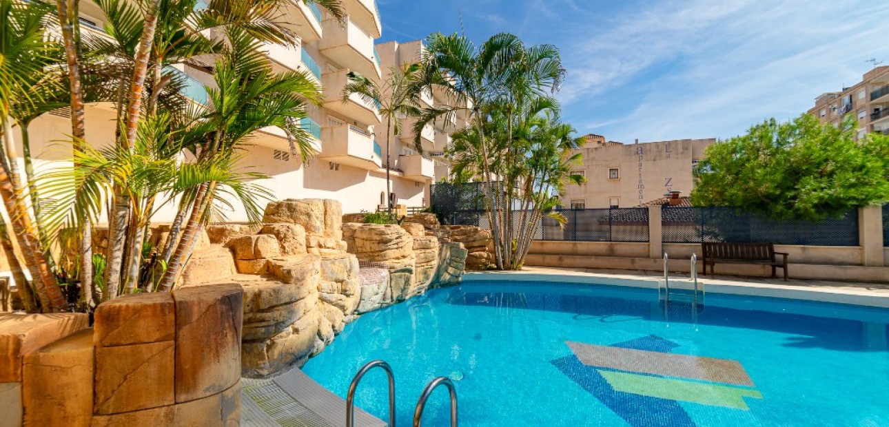 Venta - Apartamento / piso -
La Zenia