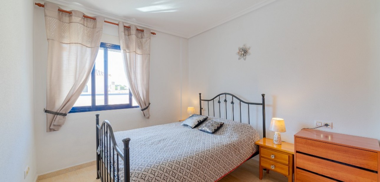 Venta - Apartamento / piso -
La Zenia