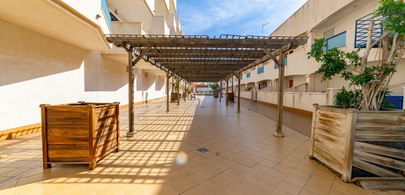 Venta - Apartamento / piso -
La Zenia