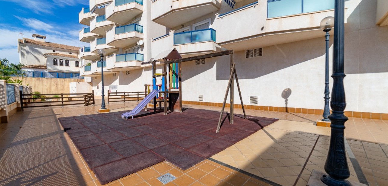 Venta - Apartamento / piso -
La Zenia