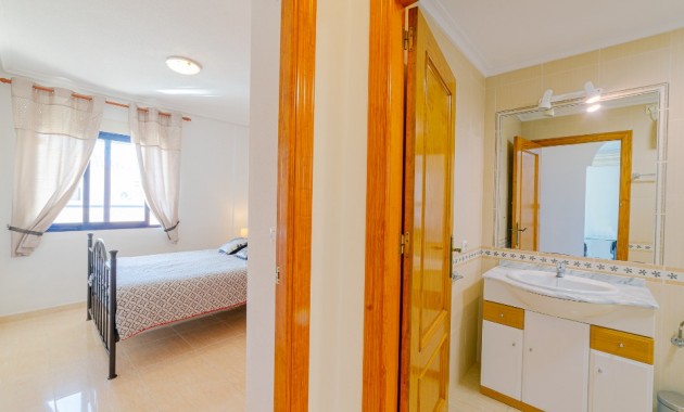 Venta - Apartamento / piso -
La Zenia