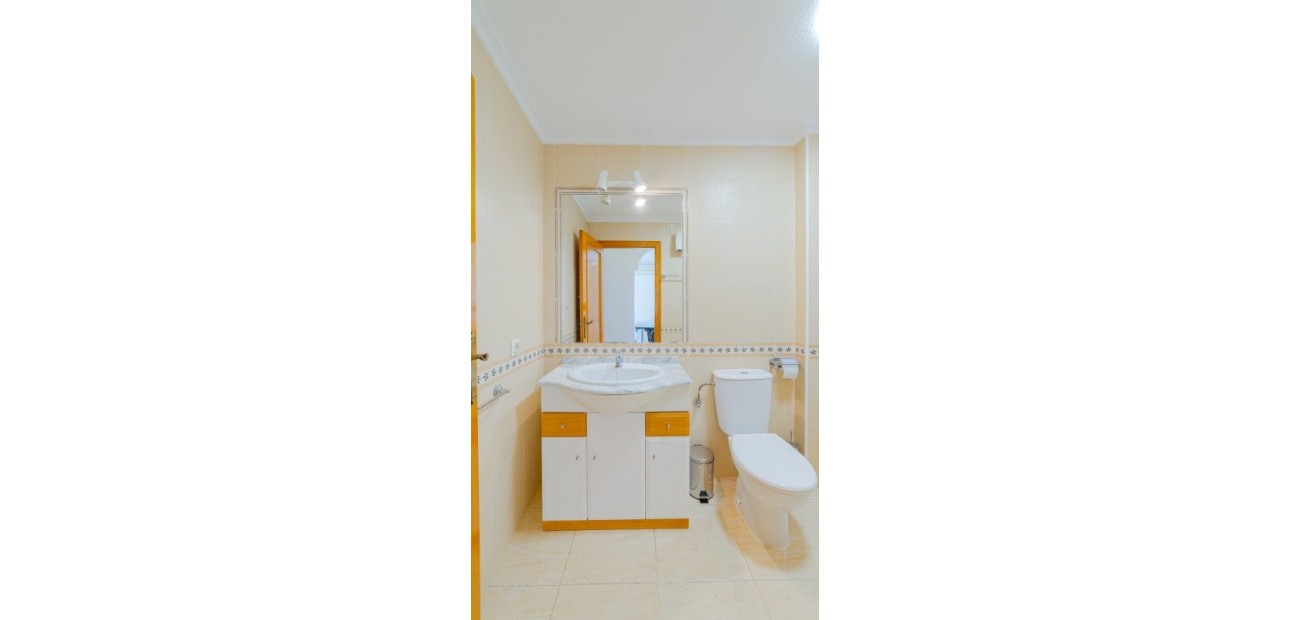 Venta - Apartamento / piso -
La Zenia