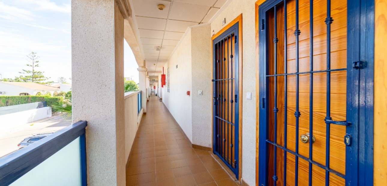 Venta - Apartamento / piso -
La Zenia