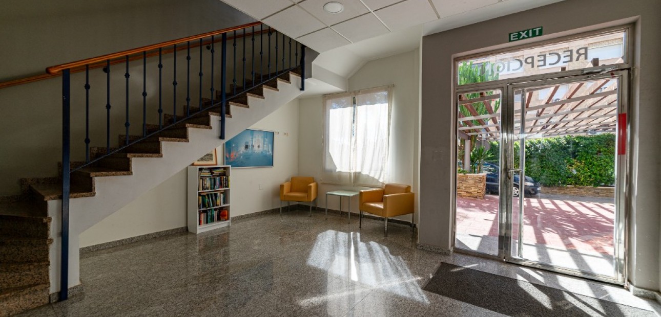 Venta - Apartamento / piso -
La Zenia