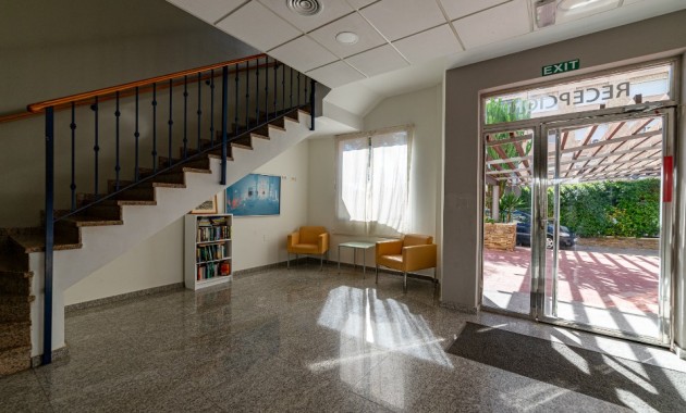 Venta - Apartamento / piso -
La Zenia