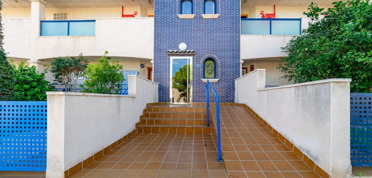 Venta - Apartamento / piso -
La Zenia