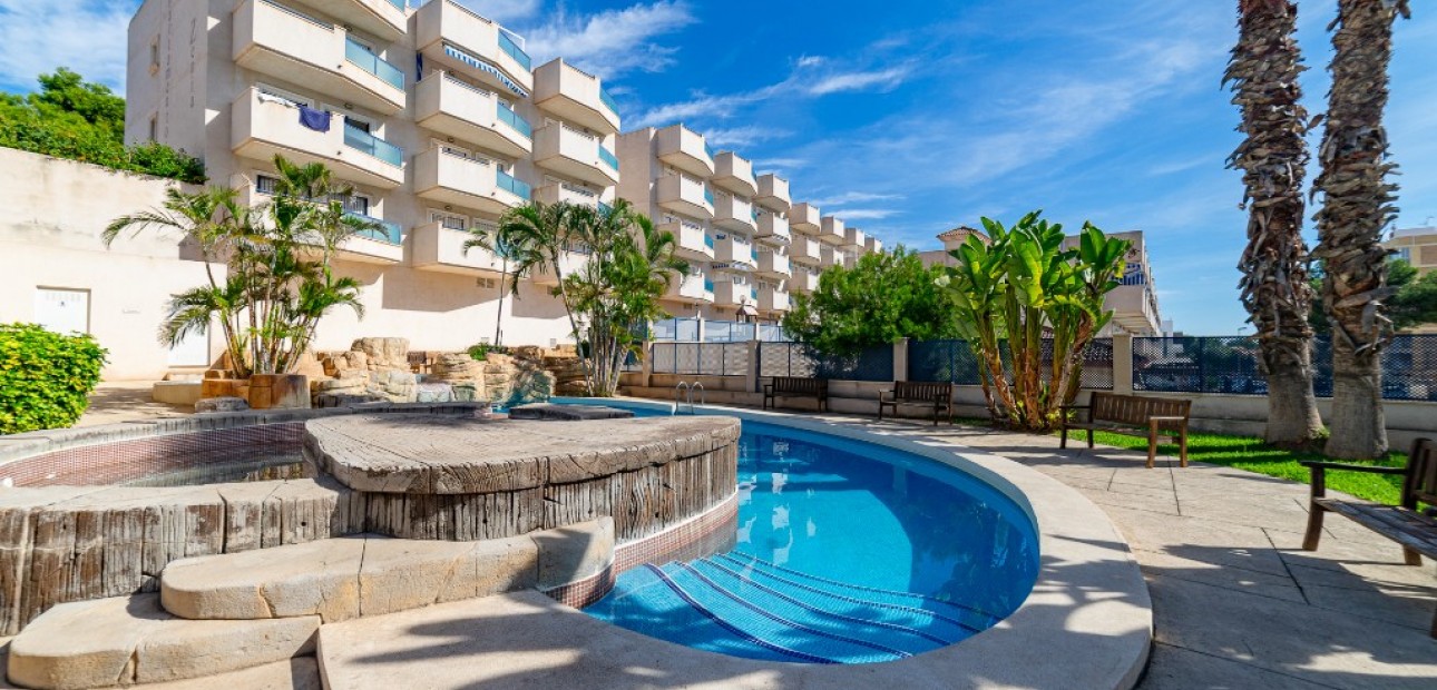 Venta - Apartamento / piso -
La Zenia