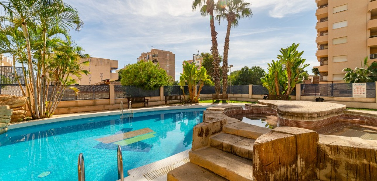 Venta - Apartamento / piso -
La Zenia