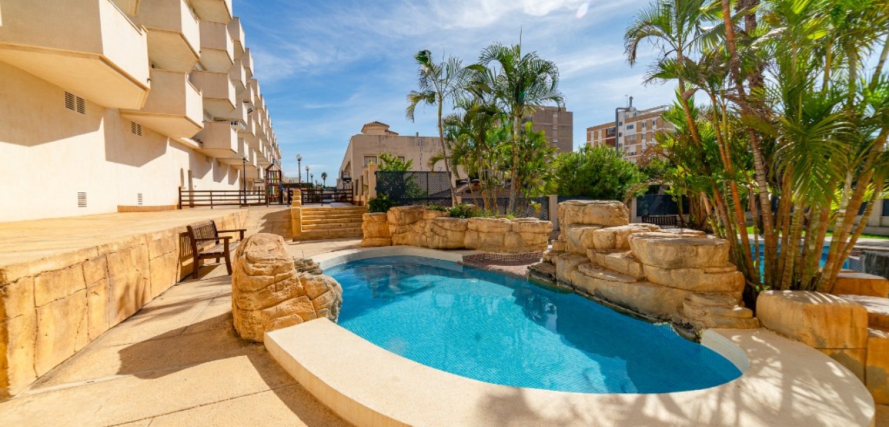 Venta - Apartamento / piso -
La Zenia